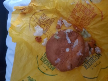 مراجعة المستهلك - سلامة الغذاء McDonald's, Tower Road, Denver, CO, USA We are traveling in a group of 3 we all ate the exact same t... صورة فوتوغرافية #2