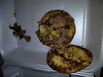 消费者评论 - 食品安全 Silver Star Sports Bar & Grill, Vandercook Way, Longview, WA, USA I ordered beef sliders but took th... 照片 #2