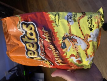 Avis du consommateur - Sécurité alimentaire Flaming Hot Cheetos, Pick 'n Save, South Whitnall Avenue, Saint Francis, WI, USA 1 hour ago, Hot che... photo #1