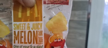 Reseña del consumidor - Seguridad alimentaria McDonald's Bristol Hengrove, Hengrove Way, Hengrove, Bristol, UK Today,  Out of date fruit which had... foto #1