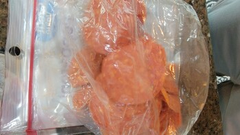 Avis du consommateur - Sécurité alimentaire Walmart Neighborhood Market, West 151st Street, Olathe, KS, USA This morning,  Pepperoni, 2 of my ch... photo #1