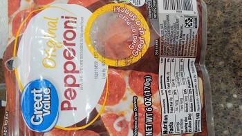 Avis du consommateur - Sécurité alimentaire Walmart Neighborhood Market, West 151st Street, Olathe, KS, USA This morning,  Pepperoni, 2 of my ch... photo #2