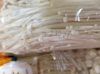 نذكر الطعام Soo Enoki Mushrooms - recalled due to possible Listeria contamination The CFIA announced the recall... صورة فوتوغرافية #2