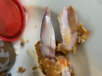 消费者评论 - 食品安全 KFC Basingstoke Leisure Park, Leisure Park Road, Basingstoke, UK Uncooked chicken from here, I am na... 照片 #2