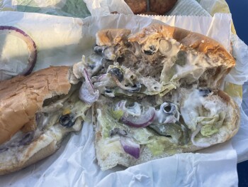 Reseña del consumidor - Seguridad alimentaria Subway, High Street, Walton-on-Thames, UK Tuna cheese Mayo lettuce pickles olives
Disorientation... foto #2
