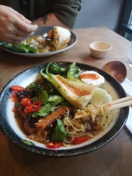 Spicy vegan short 'rib' ramen, wagamama, Birmingham B1 2HL, UK 照片 #1