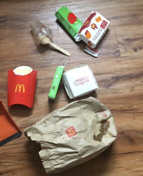 Reseña del consumidor - Seguridad alimentaria McDonald's, 2680 52 Street Northeast, Calgary, AB, Canada I ate a big meal at 3 hours before I start... foto #1