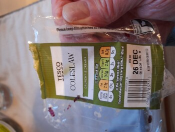 Verbraucherbewertung – Lebensmittelsicherheit Tesco Extra, Hewitts Avenue, Humberston, Cleethorpes, UK Coleslaw 300G use by 26 DEC purchased and a... Foto #1