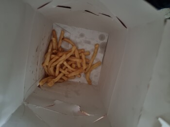 Consumer Review - Food Safety McDonald's, Avenue de l'Yser, Auch, France On a commander un menu : deux happy meal neugette frite i... photo #3