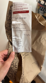 Verbraucherbewertung – Lebensmittelsicherheit Chipotle Mexican Grill, 885 10th Avenue, New York, NY, USA Got a Meal with  White Rice, Black Beans,... Foto #3