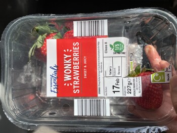 Everyday Essentials Strawberries, ALDI, Alphington Rd, Exeter, UK 照片 #1