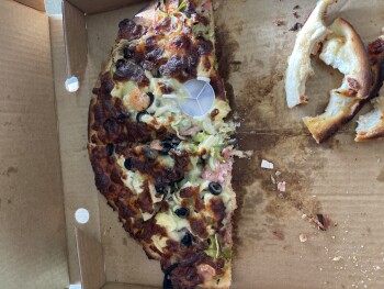 消费者评论 - 食品安全 Cohuna Pizza & Takeaway, Market Street, Cohuna VIC, Australia Collected Pizza at 7:30pm as we came i... 照片 #2