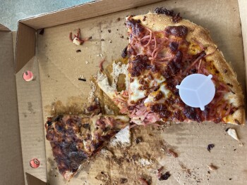 消费者评论 - 食品安全 Cohuna Pizza & Takeaway, Market Street, Cohuna VIC, Australia Collected Pizza at 7:30pm as we came i... 照片 #1