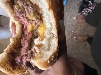 مراجعة المستهلك - سلامة الغذاء McDonald’s, Atlanta, GA, USA WAS GIVEN RAW DOUBLE QUARTER POUNDER
HAVE PHOTOS TO PROVE
ATE BURGER... صورة فوتوغرافية #1