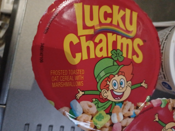 Verbraucherbewertung – Lebensmittelsicherheit Lucky Charms, Walmart Supercenter, 743 Rainier Ave S, Renton, WA 98057, USA I remember seeing a ad a... Foto #2