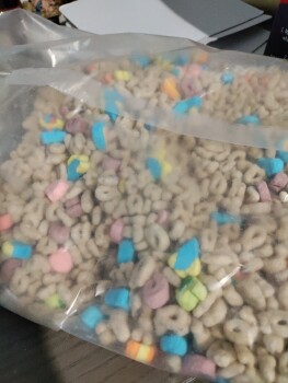 消费者评论 - 食品安全 Food 4 Less, Santa Fe Avenue, Huntington Park, California, USA Comimos cereal lucky charms. Alas poc... 照片 #1
