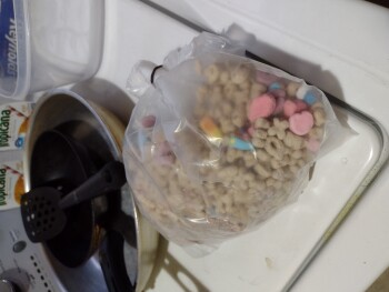 Reseña del consumidor - Seguridad alimentaria Amazon.com, Brooklyn, NY, USA 4 days ago.,  I got a box of cereal from Amazon called Lucky Charms. I... foto #1
