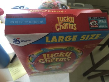 消费者评论 - 食品安全 Fred Meyer, Northeast Glisan Street, Portland, OR, USA Lucky Charms cereal We purchased the box Marc... 照片 #1