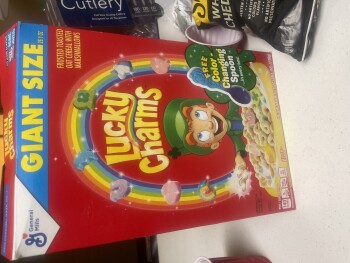 مراجعة المستهلك - سلامة الغذاء Kroger, Kirby Parkway, Memphis, TN, USA Lucky Charms I think. It’s the only “new” thing I have eaten... صورة فوتوغرافية #2