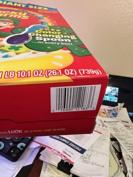 Avaliação do consumidor - Segurança alimentar Lucky Charms, Las Vegas, NV, USA My daughter was vomiting all day yesterday after eating lucky charm... foto #1
