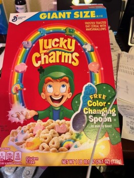 Avaliação do consumidor - Segurança alimentar Lucky Charms, Las Vegas, NV, USA My daughter was vomiting all day yesterday after eating lucky charm... foto #2
