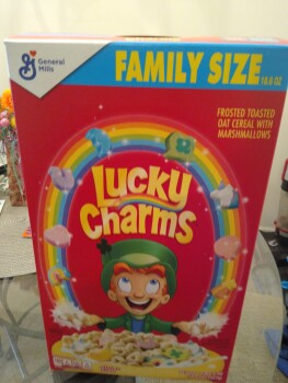 مراجعة المستهلك - سلامة الغذاء Lucky Charms, Walmart Neighborhood Market, West 74th Street, Shawnee, KS, USA I ate a bow back in mi... صورة فوتوغرافية #1
