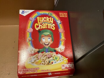 Verbraucherbewertung – Lebensmittelsicherheit Costco Wholesale, Clovis Avenue, Clovis, CA, USA Bought two pack lucky charms in here, ate it with c... Foto #2
