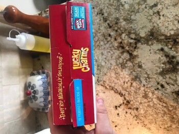 Verbraucherbewertung – Lebensmittelsicherheit Lucky Charms, Walmart Supercenter, Irish Road, Chilton, WI, USA myself, my daughter, and two nieces... Foto #2