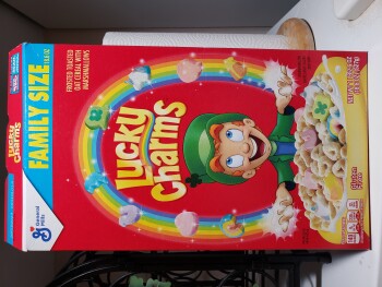 消费者评论 - 食品安全 Wegmans Newark, West Miller Street, Newark, NY, USA Today 4/18/22,  Lucky charms After 2 bowls this... 照片 #2