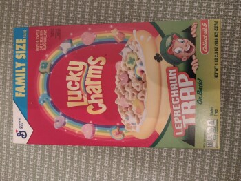 消费者评论 - 食品安全 Walmart Supercenter, Washington Towne Boulevard, Edinboro, PA, USA Lucky Charms Both my spouse and m... 照片 #3