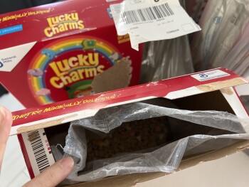 消费者评论 - 食品安全 Lucky Charms, Sam's Club, Arroyo Crossing Parkway, Las Vegas, NV, USA My son and I ate Lucky Charms... 照片 #3