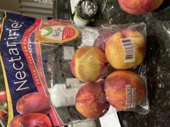 Verbraucherbewertung – Lebensmittelsicherheit Sam's Club, Gosford Road, Bakersfield, CA, USA Today ,  Some nectarines from here I bought a bag on... Foto #2