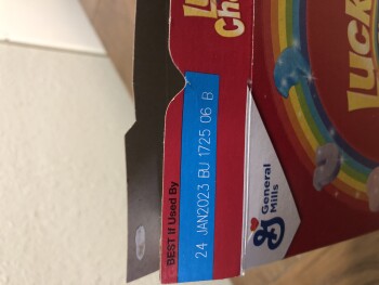 Avaliação do consumidor - Segurança alimentar Lucky Charms, Dillons Food Store, West Central Avenue, Wichita, KS, USA My 4yr old daughter ate luck... foto #1