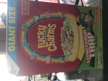 Avaliação do consumidor - Segurança alimentar Lucky Charms, Amazon, Virginia, USA Yesterday night, Lucky Charms. Amazon package I live in VA foto #2