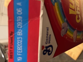 Reseña del consumidor - Seguridad alimentaria Lucky Charms, Cortlandt, NY 10567, USA Week of 4/12,  Not sure but lucky charms was eaten by both of... foto #1