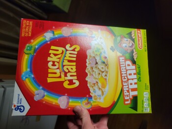 Verbraucherbewertung – Lebensmittelsicherheit Lucky charms, Big Y Food Service, North Main Street, West Hartford, CT, USA Now 4/25/22 1:30am,  My... Foto #3