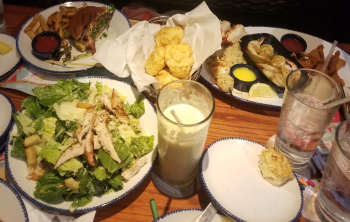 Reseña del consumidor - Seguridad alimentaria Red Lobster, 171 Street Northwest, Edmonton, AB, Canada My husband and my girls had the cheese burge... foto #3