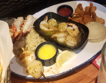 Reseña del consumidor - Seguridad alimentaria Red Lobster, 171 Street Northwest, Edmonton, AB, Canada My husband and my girls had the cheese burge... foto #4