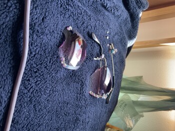 I bought some Sunglasses and just received them, but, they are in pieces photo #1