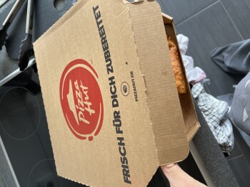 Reseña del consumidor - Seguridad alimentaria Pizza Hut Darmstadt, Gräfenhäuser, Gräfenhäuser Straße, Darmstadt, Germany Ayer comimos allí mi pare... foto #1