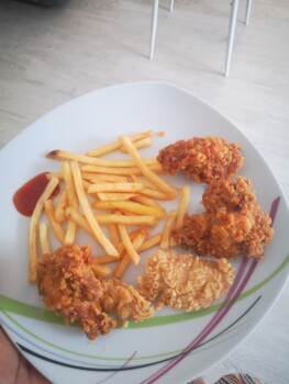 KFC Creil Saint Maximin, Le Bois des Fenetres, Saint-Maximin, France 照片 #1