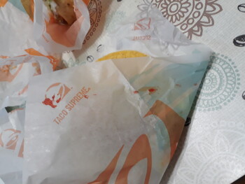 Relatório de segurança alimentar do consumidor Taco Bell, Tacoma, WA 98445, USA Blood on my wrapper foto #1