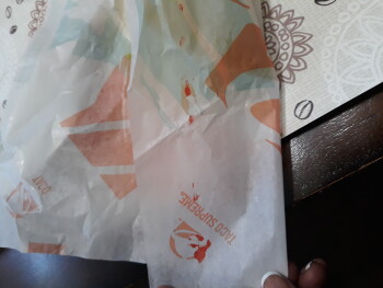 Relatório de segurança alimentar do consumidor Taco Bell, Tacoma, WA 98445, USA Blood on my wrapper foto #2