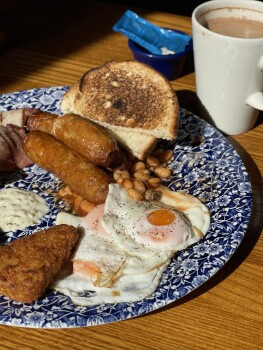 Figure of Eight - JD Wetherspoon, Broad Street, Birmingham, UK photo #1