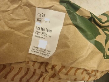 Verbraucherbewertung – Lebensmittelsicherheit Starbucks, Elder Gate, Milton Keynes, UK I eat a tuna panini and cookie frapucino at this location,... Foto #3