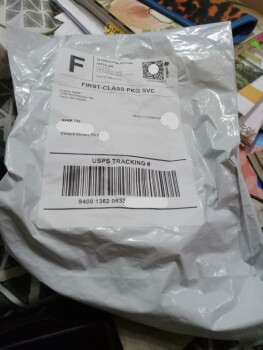 消费者安全报告 I am reporting , I got a small bubble package with a small sqare piece of cardboard inside. And noth... 照片 #2