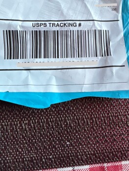 Rapport de sécurité du consommateur Item delivered but never ordered I received a pullover blue sweatshirt I never ordered from the belo... photo #1