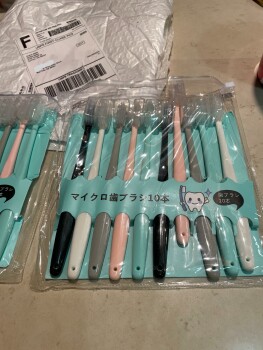 Rapport de sécurité du consommateur Package received I did not order Why do I have a package of toothbrushes I did not order from 2700 C... photo #2