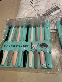 Rapport de sécurité du consommateur Package received I did not order Why do I have a package of toothbrushes I did not order from 2700 C... photo #3