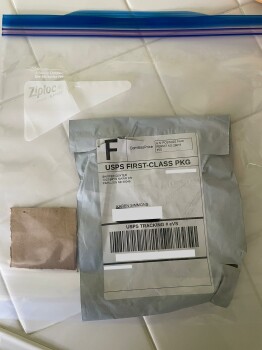 I received a package addressed to me with a small piece of cardboard صورة فوتوغرافية #1